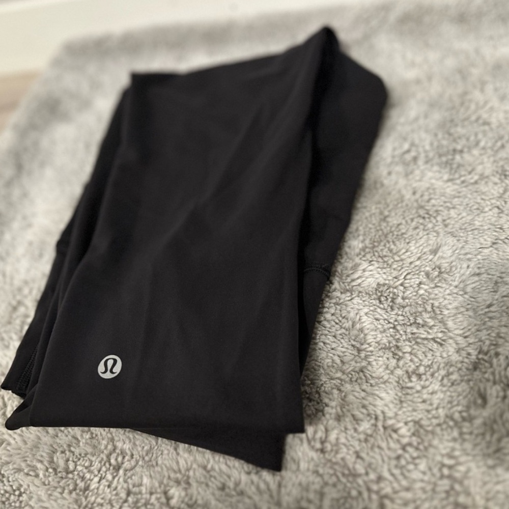 black lululemon wundertrain leggings